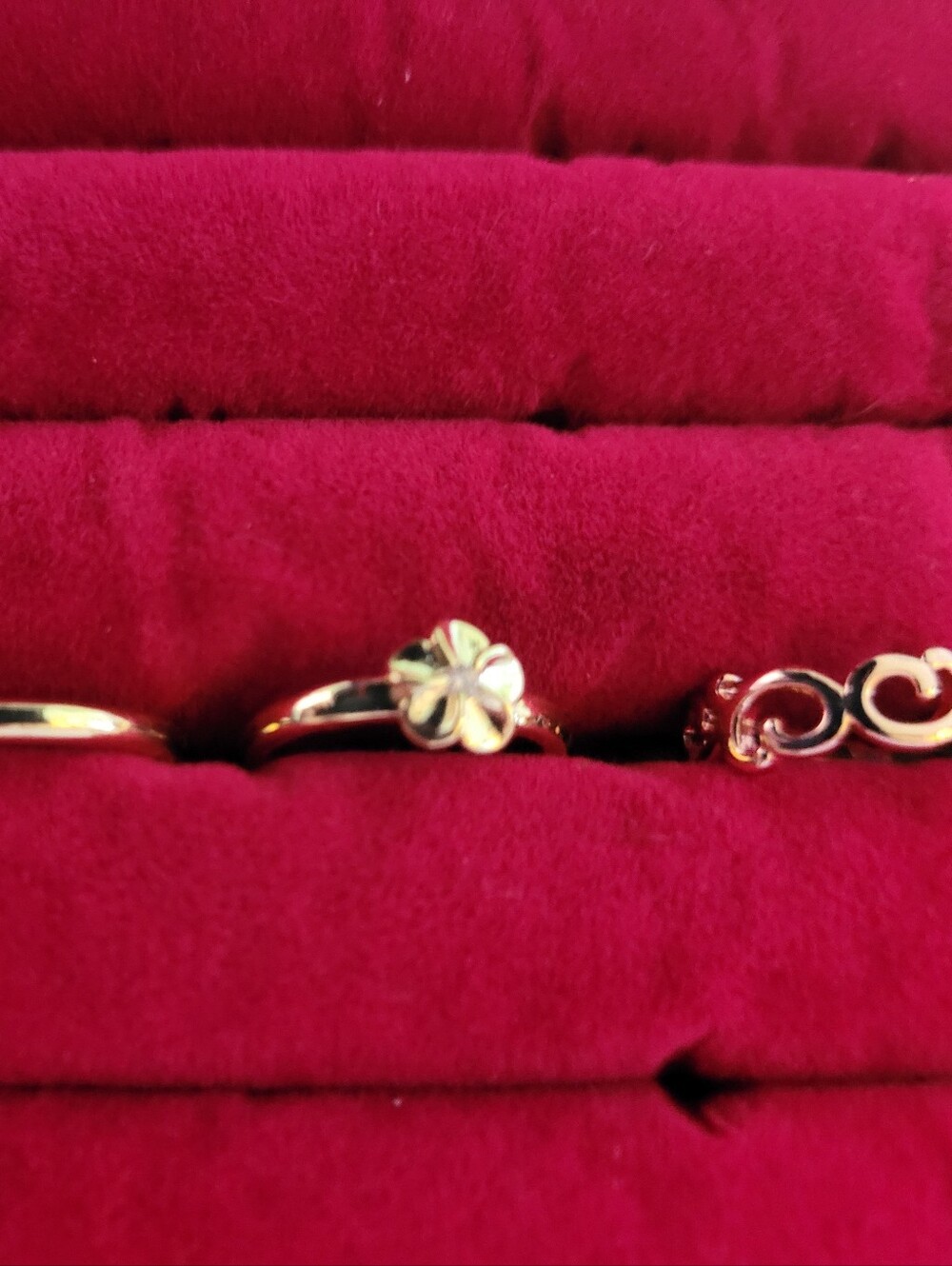 Mixed Lot of 8 Gold and Silver Tone Rings - Size 4 and under Adjustable - Picture 4 of 5